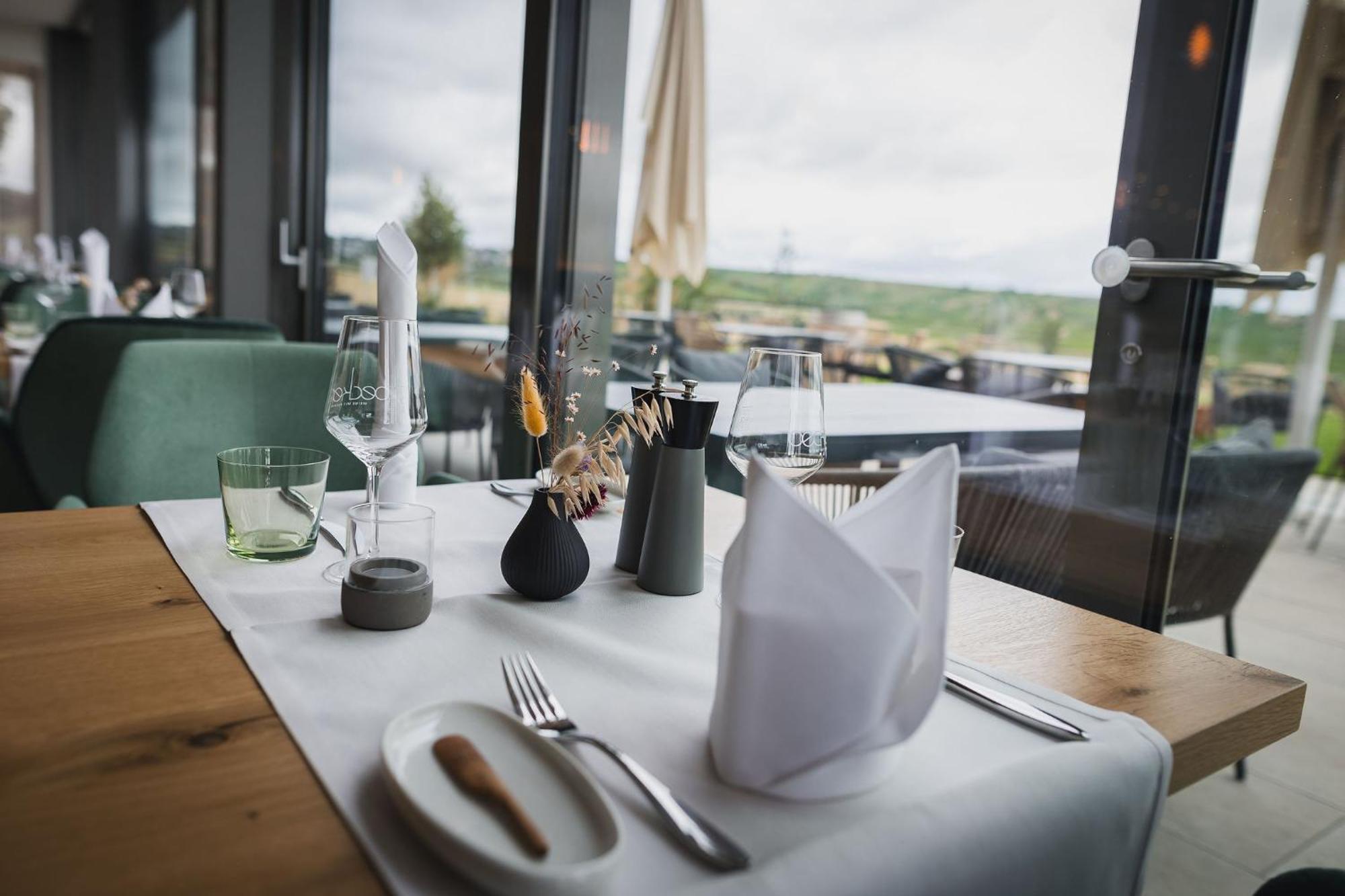 Weinzuhause Hotel-Restaurant-Vinothek Mommenheim Extérieur photo